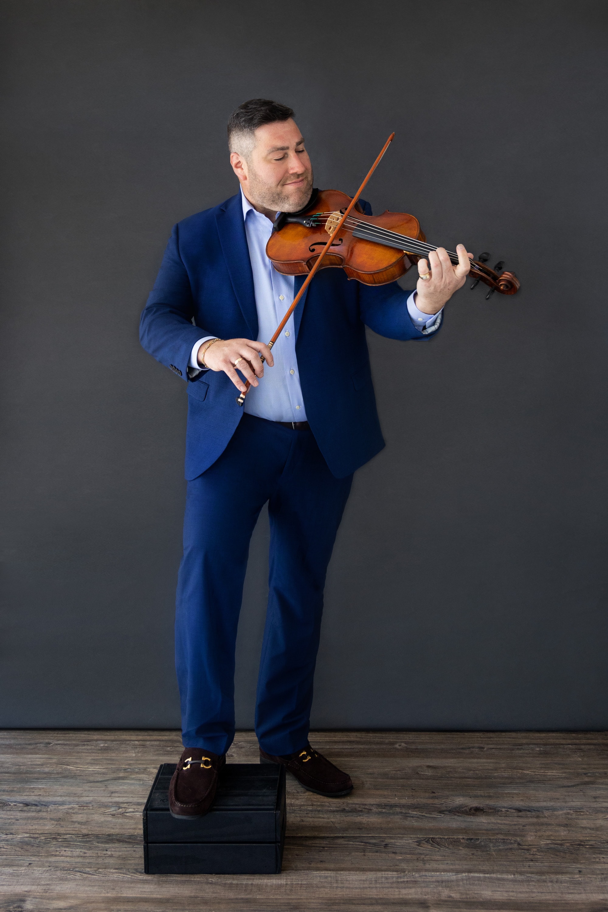 Michael Klotz performing